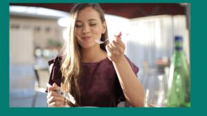 7 Simple Ways To Eat More Mindfully